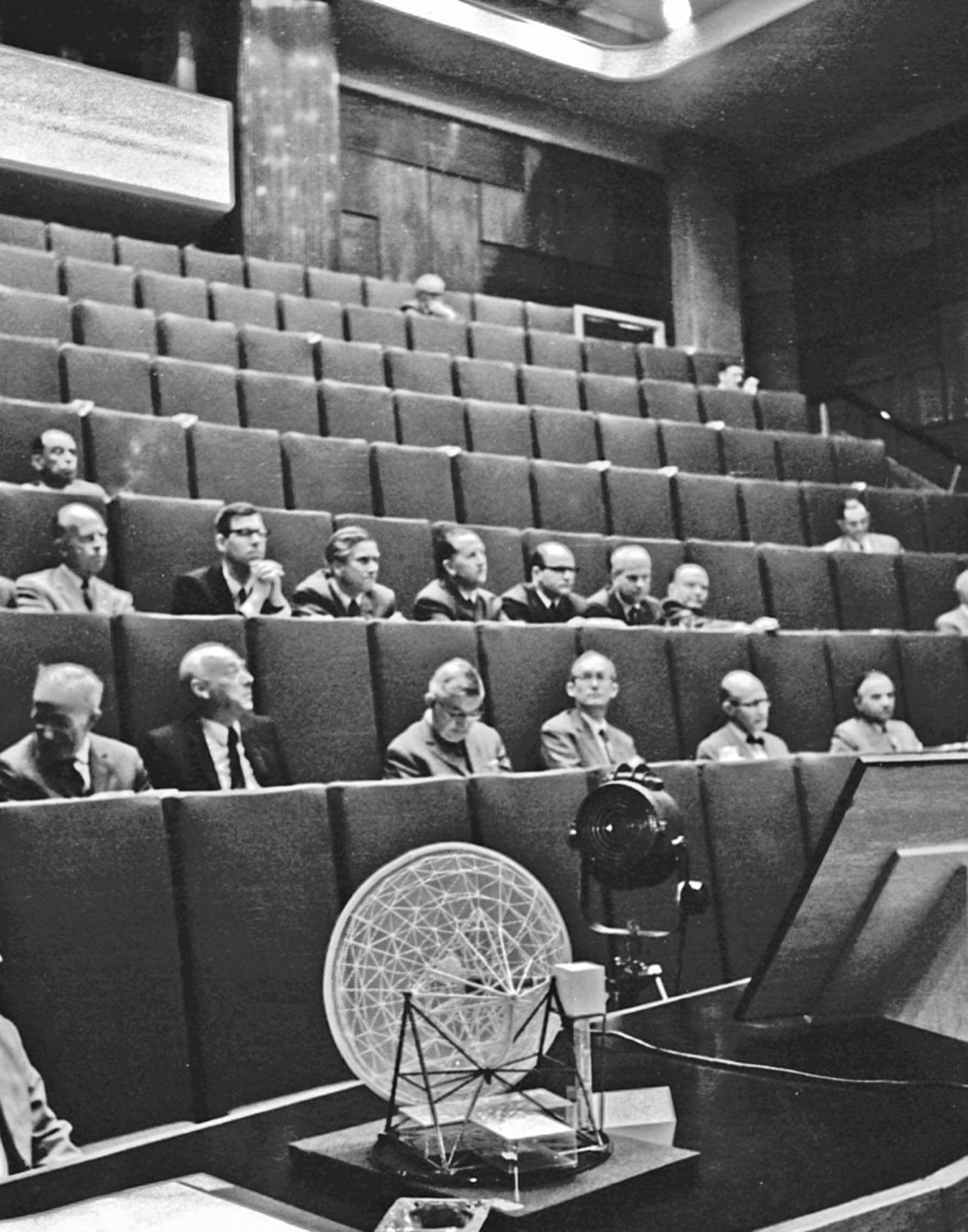 De hoorzaal van het Dr. Neher Laboratorium, jaren zestig